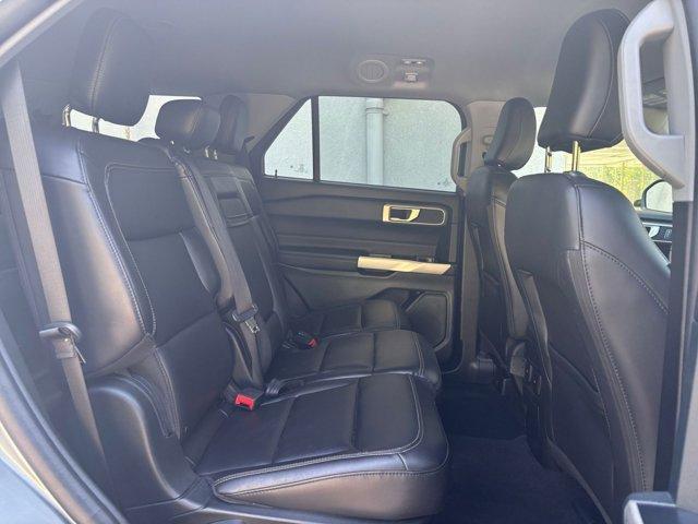 Photo of 2023 Iconic Silver Metallic Ford Explorer