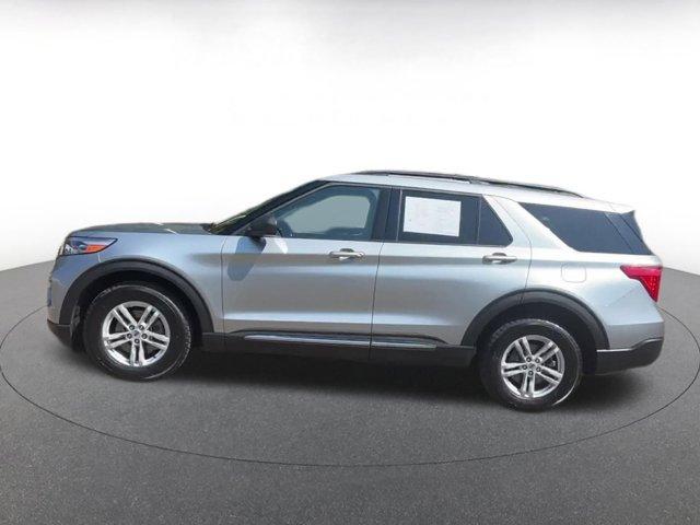Photo of 2023 Iconic Silver Metallic Ford Explorer