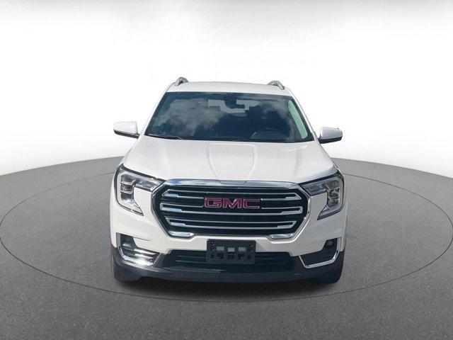 Photo of 2024 Summit White GMC Terrain