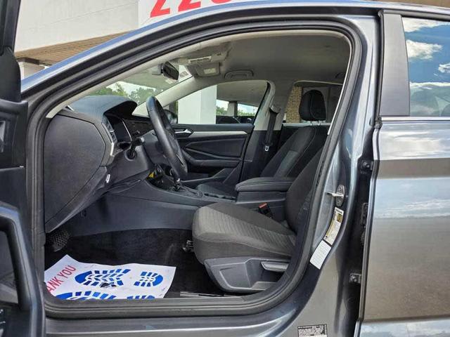 Photo of 2024 Platinum Gray Metallic Volkswagen Jetta