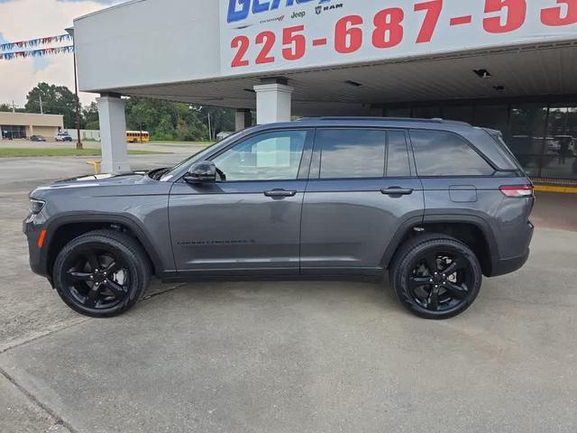 Photo of 2023 Baltic Gray Metallic Clearcoat Jeep Grand Cherokee