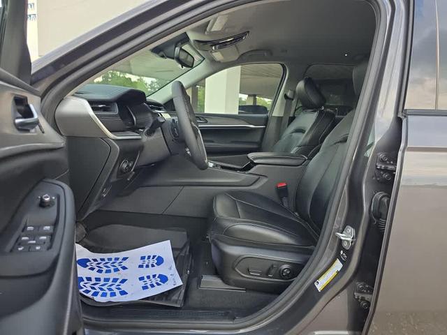 Photo of 2023 Baltic Gray Metallic Clearcoat Jeep Grand Cherokee