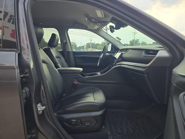Photo of 2023 Baltic Gray Metallic Clearcoat Jeep Grand Cherokee