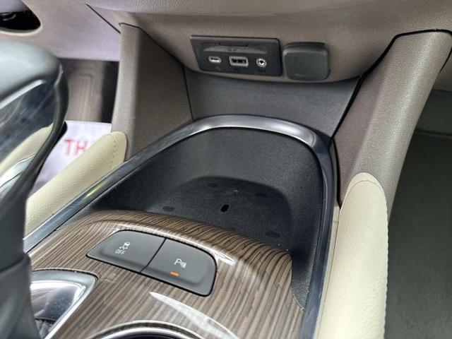 Photo of 2024 Summit White Chevrolet Malibu