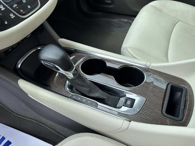 Photo of 2024 Summit White Chevrolet Malibu