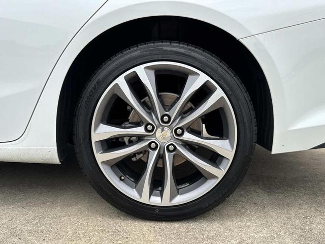 Photo of 2024 Summit White Chevrolet Malibu