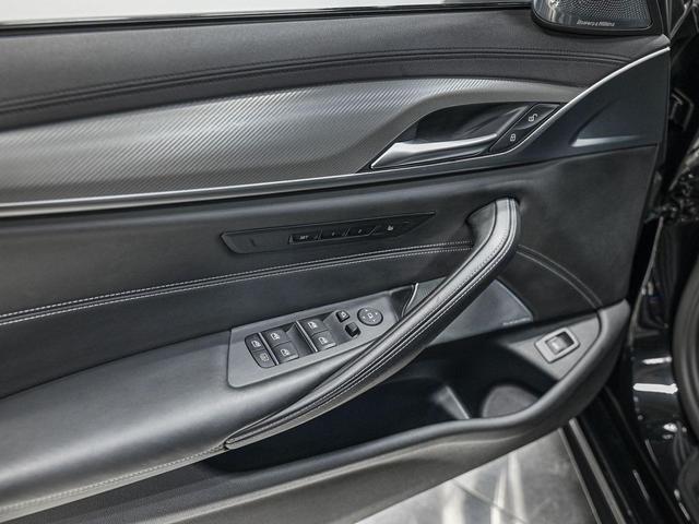 Photo of 2022 Black Sapphire Metallic BMW M5