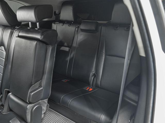 Photo of 2023 White Toyota Highlander