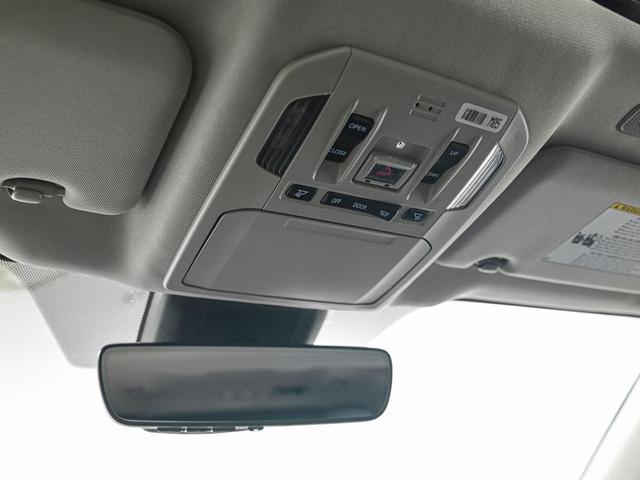 Photo of 2023 White Toyota Highlander
