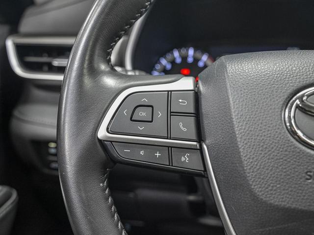 Photo of 2023 White Toyota Highlander