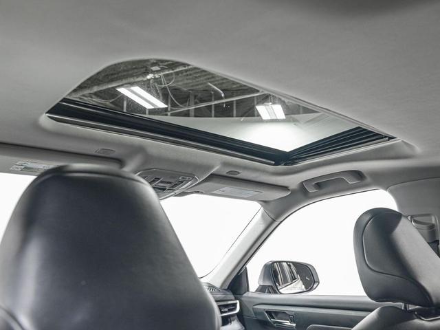 Photo of 2023 White Toyota Highlander
