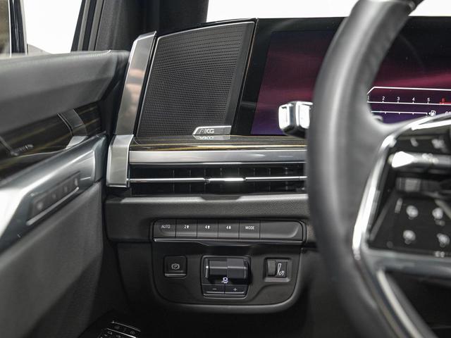 Photo of 2025 Crystal White Tricoat Cadillac Escalade