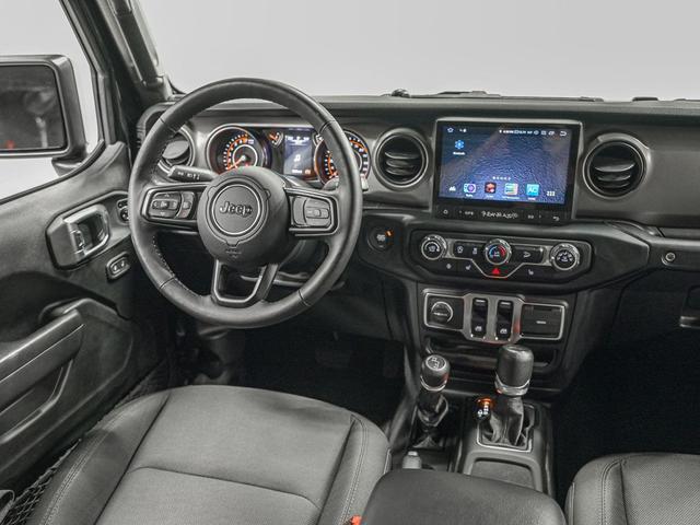 Photo of 2020 Black Clearcoat Jeep Wrangler