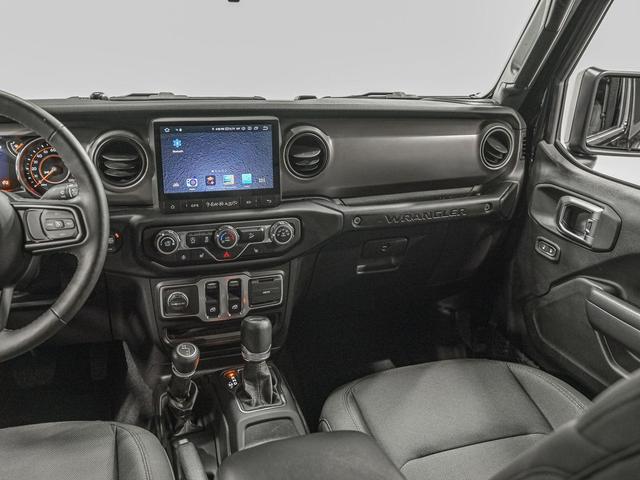 Photo of 2020 Black Clearcoat Jeep Wrangler