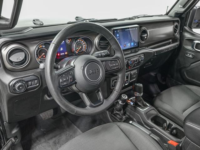 Photo of 2020 Black Clearcoat Jeep Wrangler