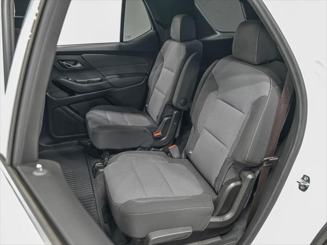 Photo of 2022 Summit White Chevrolet Traverse