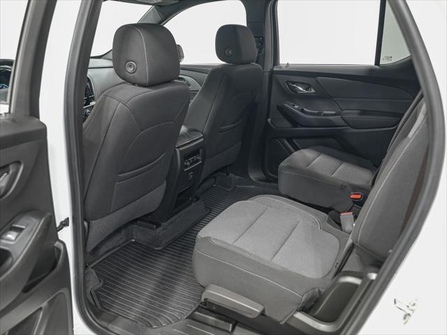 Photo of 2022 Summit White Chevrolet Traverse
