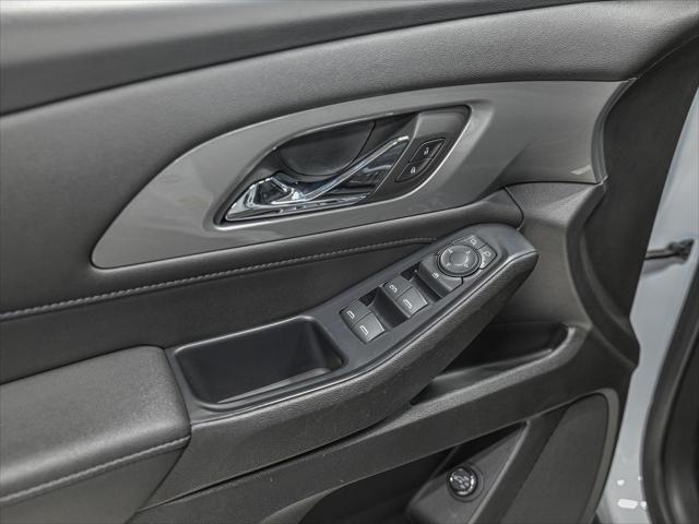 Photo of 2022 Summit White Chevrolet Traverse
