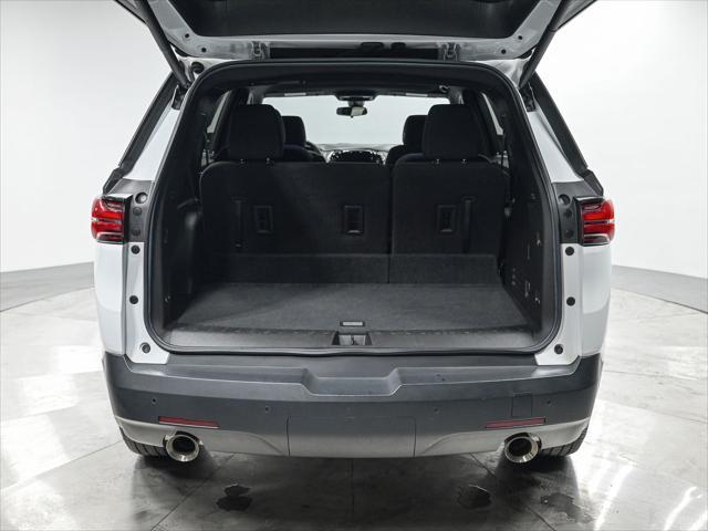 Photo of 2022 Summit White Chevrolet Traverse