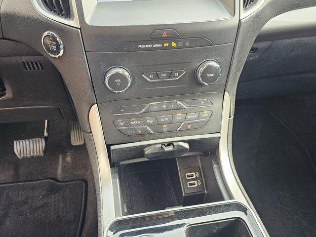Photo of 2020 Red Ford Edge