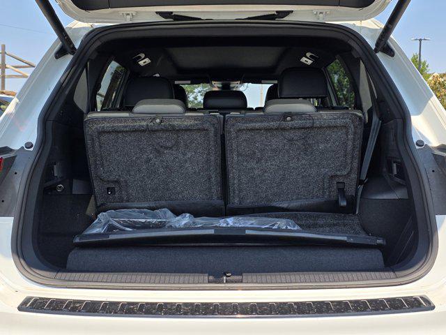Photo of 2024 OPAL WHT PEARL Volkswagen Tiguan