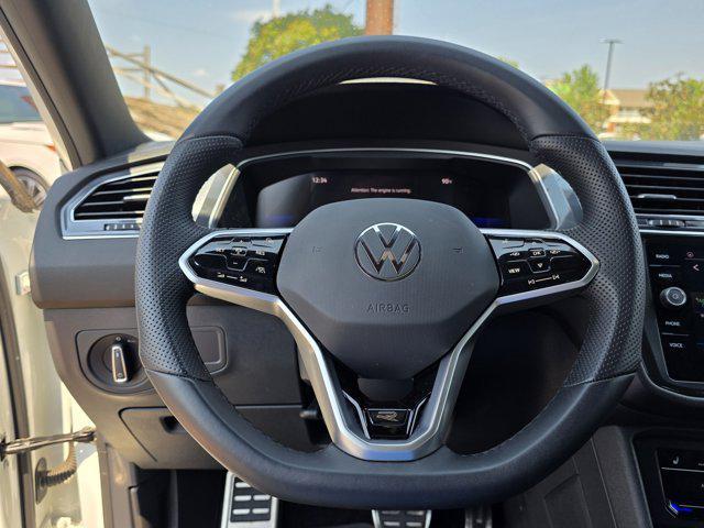 Photo of 2024 OPAL WHT PEARL Volkswagen Tiguan