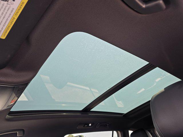 Photo of 2024 OPAL WHT PEARL Volkswagen Tiguan