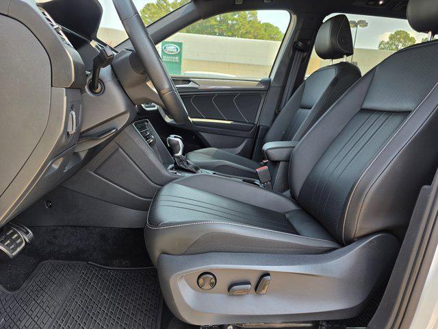 Photo of 2024 OPAL WHT PEARL Volkswagen Tiguan