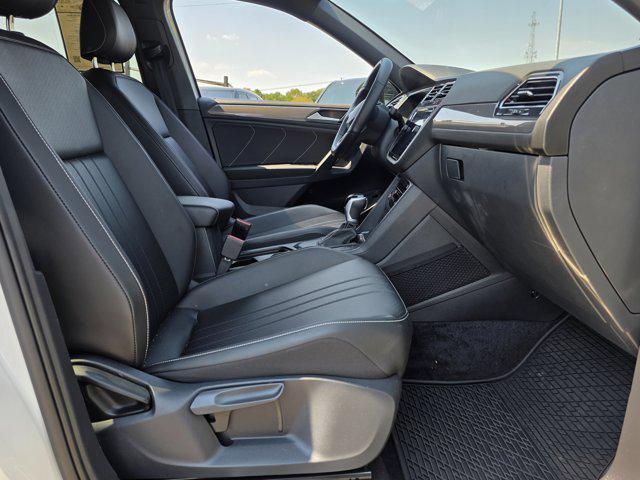 Photo of 2024 OPAL WHT PEARL Volkswagen Tiguan
