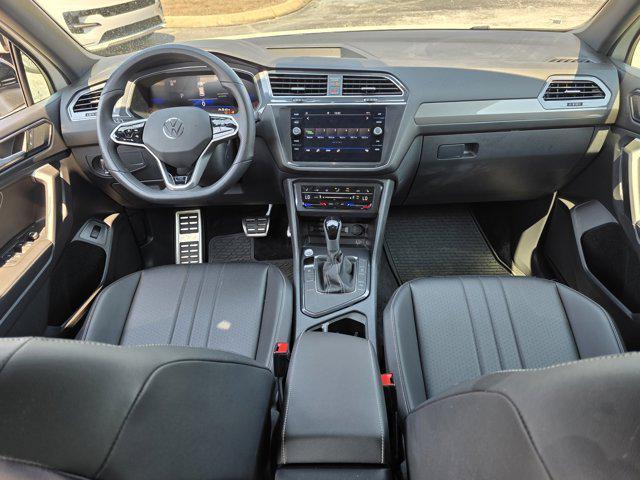 Photo of 2024 OPAL WHT PEARL Volkswagen Tiguan