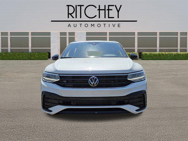 Photo of 2024 OPAL WHT PEARL Volkswagen Tiguan