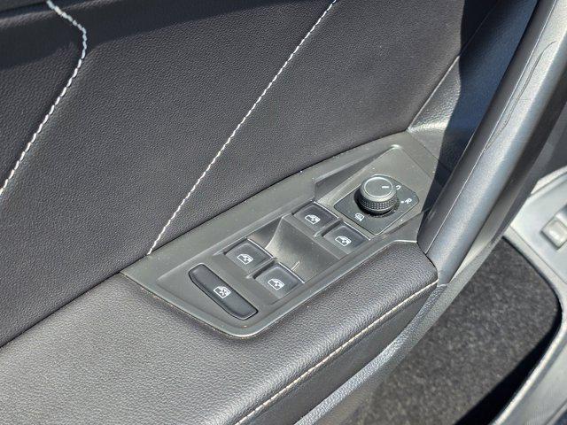 Photo of 2024 OPAL WHT PEARL Volkswagen Tiguan