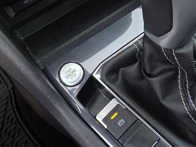 Photo of 2024 OPAL WHT PEARL Volkswagen Tiguan