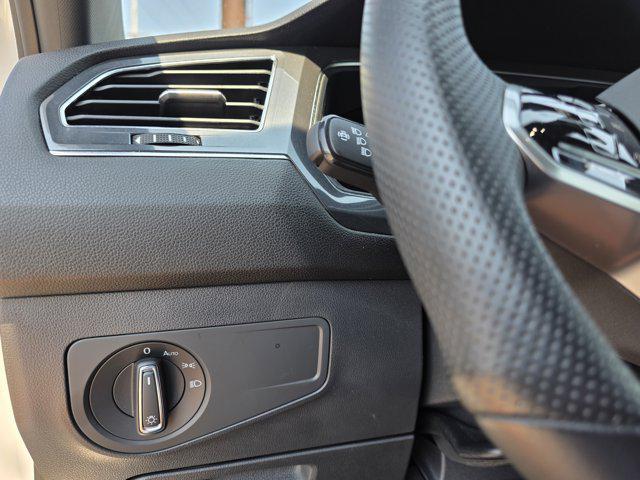 Photo of 2024 OPAL WHT PEARL Volkswagen Tiguan