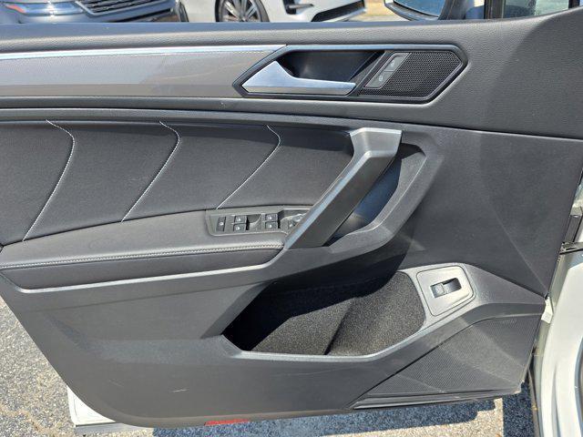 Photo of 2024 OPAL WHT PEARL Volkswagen Tiguan