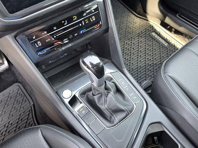 Photo of 2024 OPAL WHT PEARL Volkswagen Tiguan