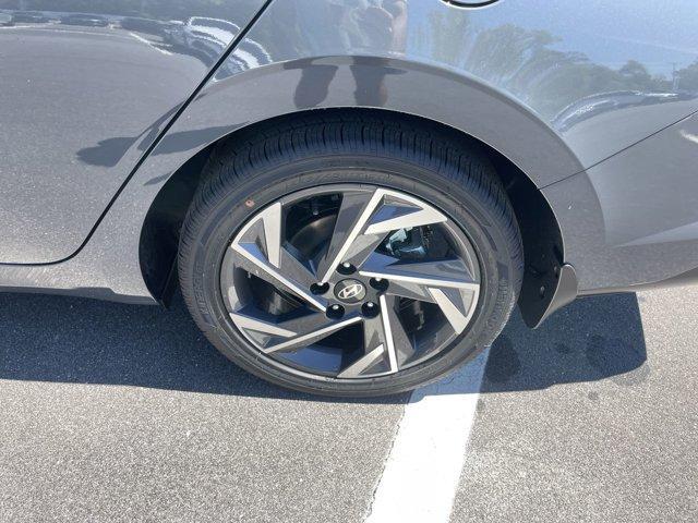 Photo of 2025 Gray Hyundai ELANTRA