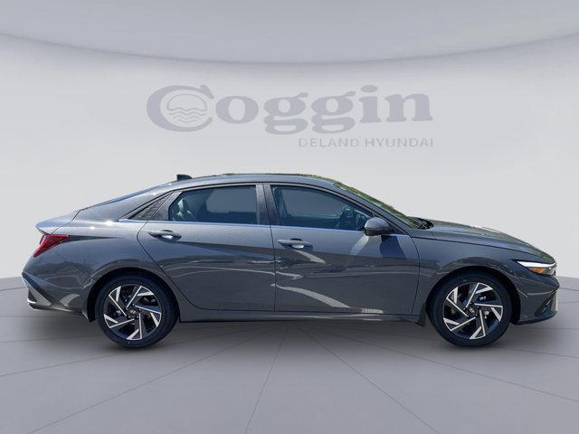 Photo of 2025 Gray Hyundai ELANTRA