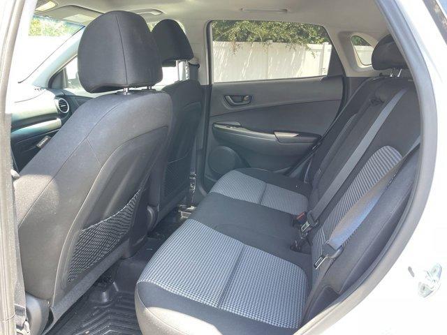 Photo of 2021 Chalk White Hyundai KONA