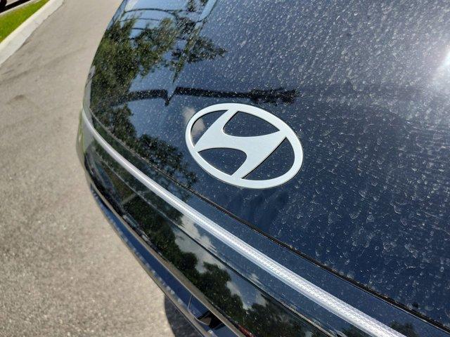 Photo of 2025 Black Hyundai SONATA Hybrid