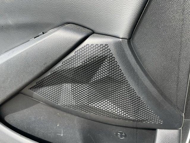 Photo of 2025 Clear White / Black Roof Kia Seltos