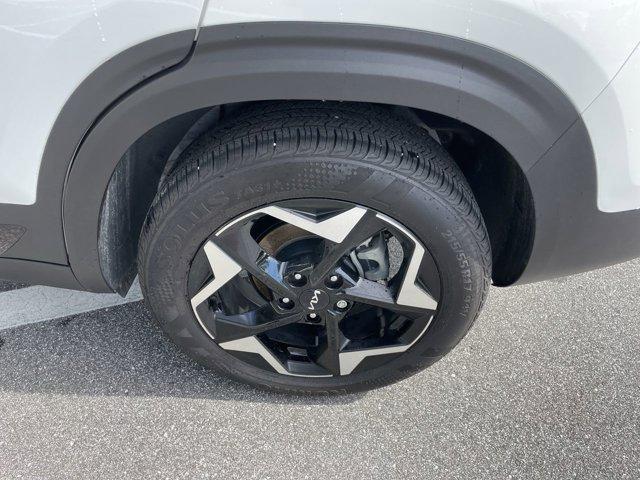 Photo of 2025 Clear White / Black Roof Kia Seltos