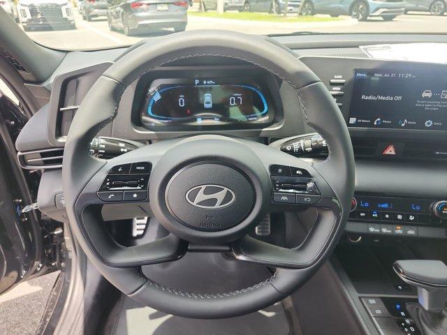 Photo of 2025 Black Hyundai ELANTRA