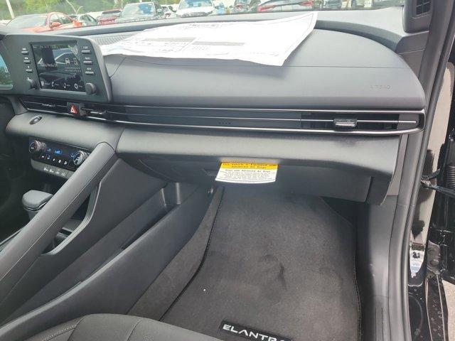 Photo of 2025 Black Hyundai ELANTRA
