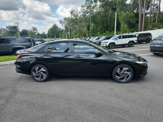 Photo of 2025 Black Hyundai ELANTRA