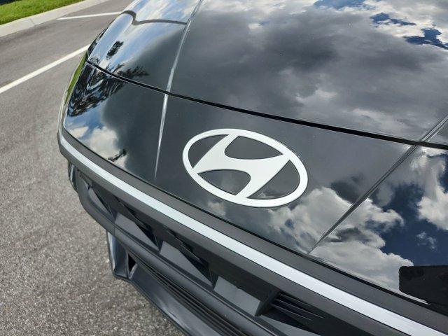 Photo of 2025 Black Hyundai ELANTRA