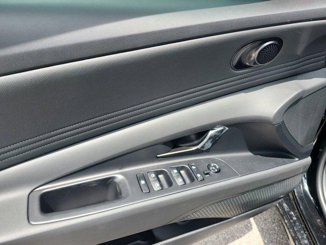 Photo of 2025 Black Hyundai ELANTRA