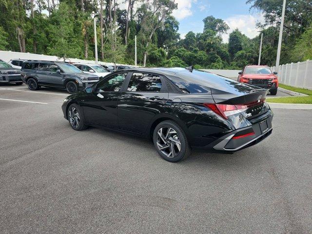 Photo of 2025 Black Hyundai ELANTRA