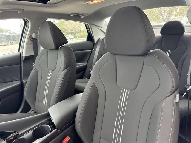Photo of 2025 Metal Hyundai ELANTRA