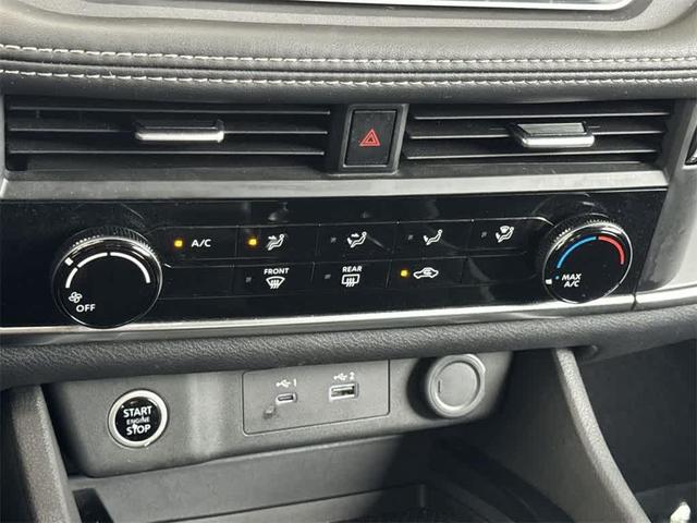 Photo of 2023 Glacier White Nissan Rogue